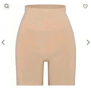 Skims Clay Soft Soothing Seamless Sculpting Mid Thigh Shorts Size S/M